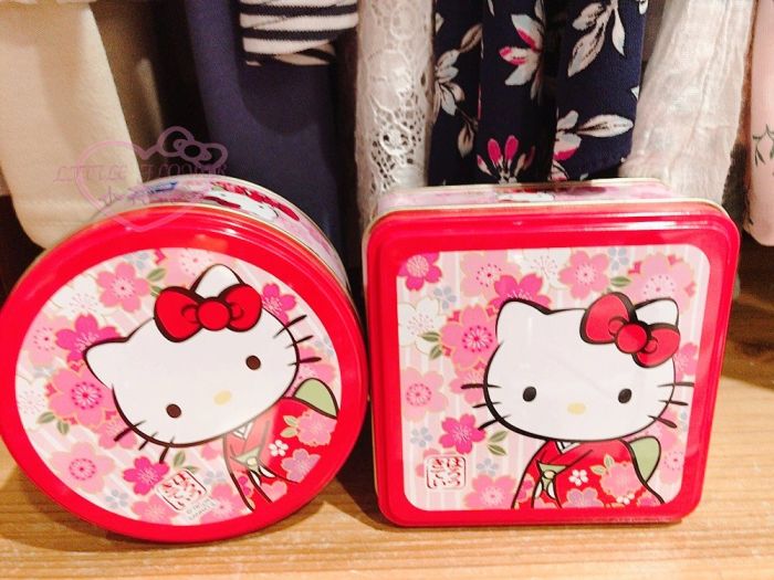 ♥小花花日本精品♥ Hello Kitty 凱蒂貓粉紅色蝴蝶結櫻花和幅圖案 圓形鐵盒 葉朗彩餅乾 和菓子90122002