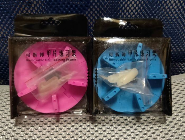 全新 現貨 日系美甲棋盘甲片托(銀色+粉色)