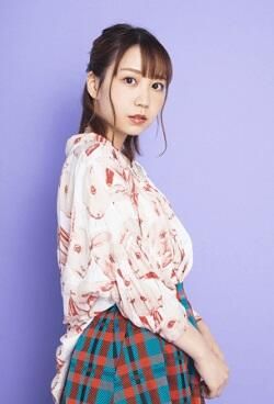 買動漫 三星廚 12月預購夏川椎菜photo Book 寫真集 夏川椎菜 なんとなく くだらなく 預計12 2結單